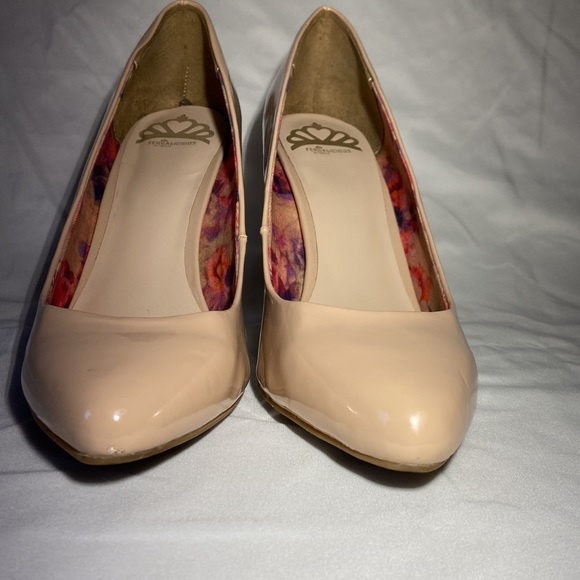 FERGALICIOUS Symphony Nude Patent Heels - Women’s 9.5 - Picture 2 of 9